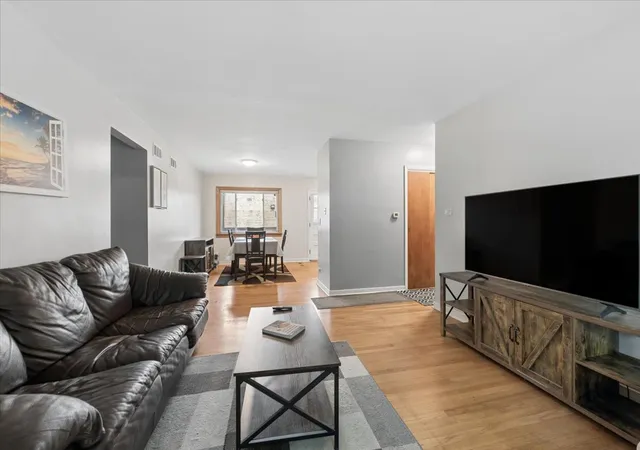 Photo 4 of Condo for sale at 5421 N Washtenaw Ave #2N, Chicago, IL 60625 | MLS# 12784722 | Listing updated on 2026-10-14