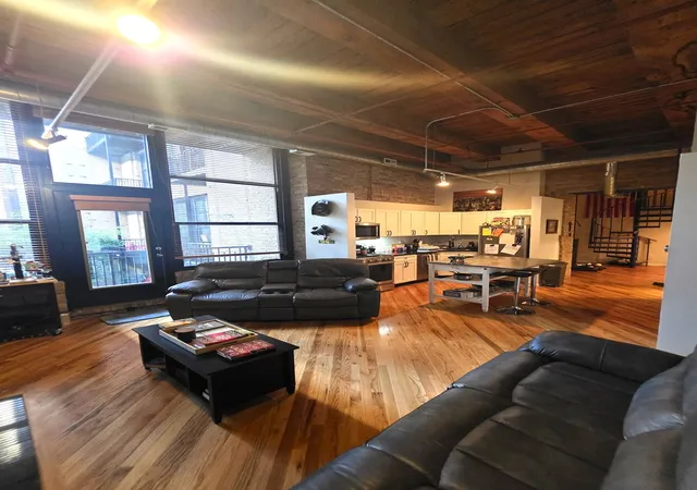 Photo 2 of Condo for sale at 226 N Clinton St #225, Chicago, IL 60661 | MLS# 12784728 | Listing updated on 2026-10-20