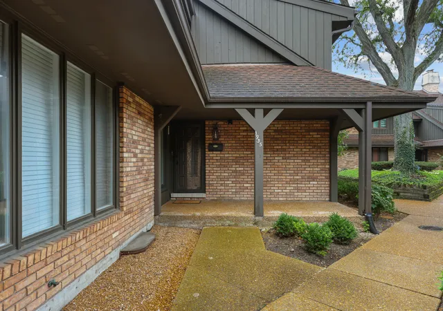Townhouse for sale at 1935 Mission Hills Ln, Northbrook, IL 60062 | MLS# 12784731