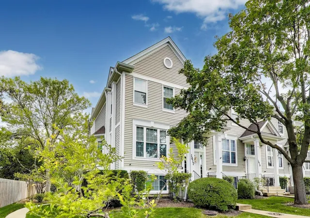 Photo 1 of Townhouse for sale at 1612 Fox Run Dr, Arlington Heights, IL 60004 | MLS# 12784734 | Listing updated on 2026-10-21