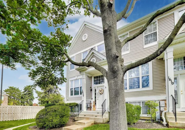 Photo 2 of Townhouse for sale at 1612 Fox Run Dr, Arlington Heights, IL 60004 | MLS# 12784734 | Listing updated on 2026-10-21
