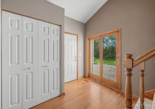 Photo 4 of Single family home for sale at 1017 Londonberry Ct, Bolingbrook, IL 60440 | MLS# 12784785 | Listing updated on 2026-10-27