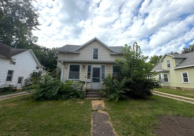 Single family home for sale at 1209 N Mill St, Pontiac, IL 61764 | MLS# 12784812
