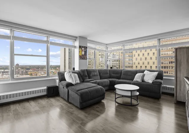 Photo 3 of Condo for sale at 3900 N Lake Shore Dr #17F, Chicago, IL 60613 | MLS# 12784831 | Listing updated on 2026-10-21