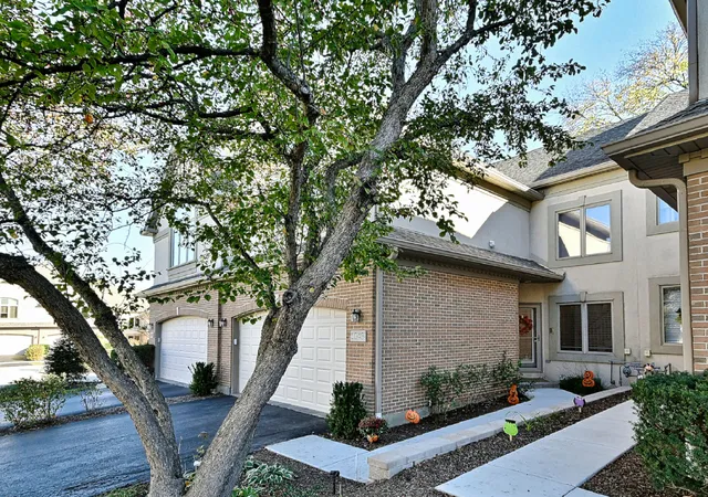 Photo 1 of Townhouse for sale at 1043 W Sutton Ct, Palatine, IL 60067 | MLS# 12784838 | Listing updated on 2026-10-29