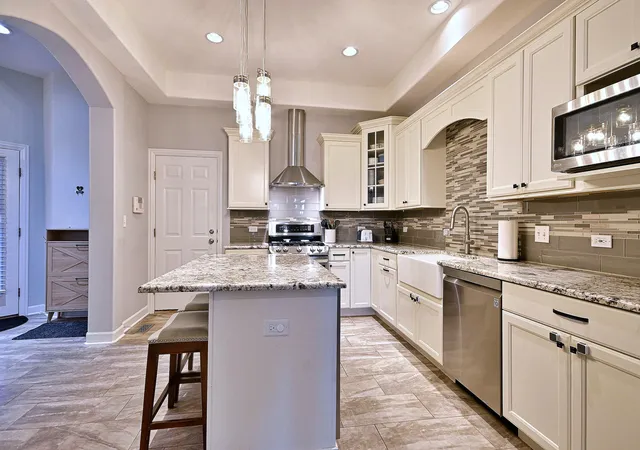Photo 4 of Townhouse for sale at 1043 W Sutton Ct, Palatine, IL 60067 | MLS# 12784838 | Listing updated on 2026-10-29