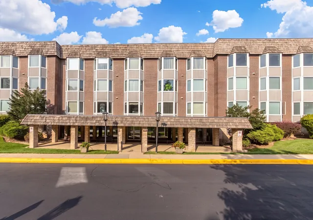 Photo 1 of Condo for sale at 400 Ascot Dr #3E, Park Ridge, IL 60068 | MLS# 12784839 | Listing updated on 2026-10-23