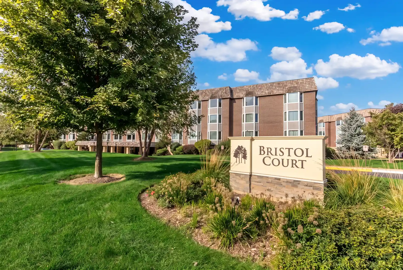 Listing Photo 2 - Condo for sale in 400 Ascot Dr located at 400 Ascot Dr, Park Ridge, IL 60068 - Unit #3E