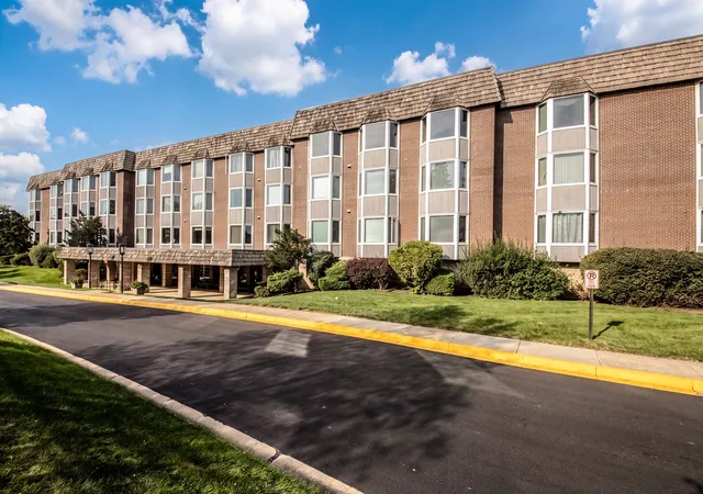 Photo 3 of Condo for sale at 400 Ascot Dr #3E, Park Ridge, IL 60068 | MLS# 12784839 | Listing updated on 2026-10-23