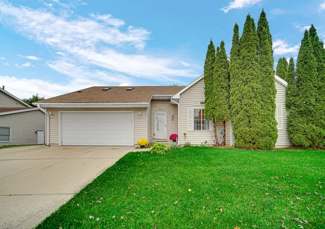 Single family home for sale at 3423 Turnberry Dr, McHenry, IL 60050 | MLS# 12784845