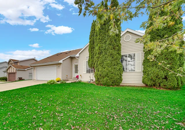 Photo 1 of Single family home for sale at 3423 Turnberry Dr, Mc Henry, IL 60050 | MLS# 12784845 | Listing updated on 2026-10-22
