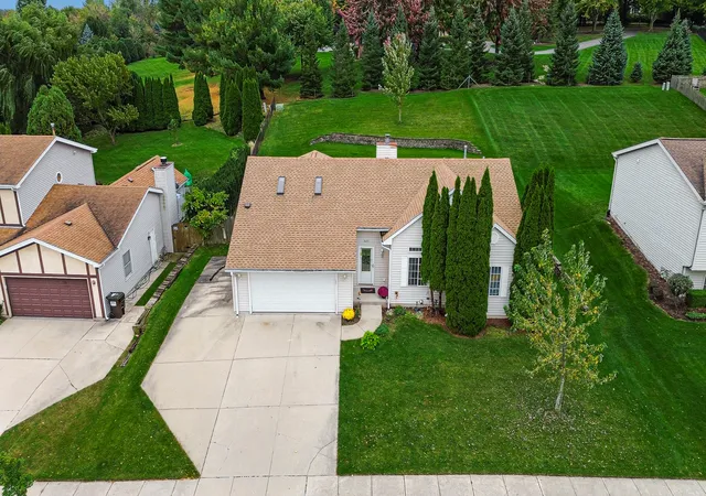 Photo 2 of Single family home for sale at 3423 Turnberry Dr, Mc Henry, IL 60050 | MLS# 12784845 | Listing updated on 2026-10-22
