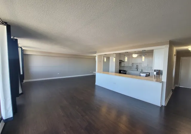 Listing Photo 4 - Condo for sale in building located at 8801 Golf Rd, Niles, IL 60714 - Unit #11C