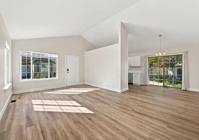 Listing Photo 4 - Condo for sale in building located at 1684 Willow Cir Dr, Crest Hill, IL 60403 - Unit #1684