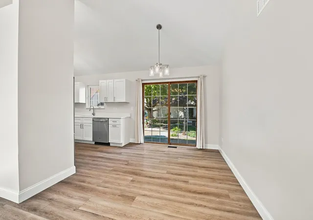 Listing Photo 5 - Condo for sale in building located at 1684 Willow Cir Dr, Crest Hill, IL 60403 - Unit #1684