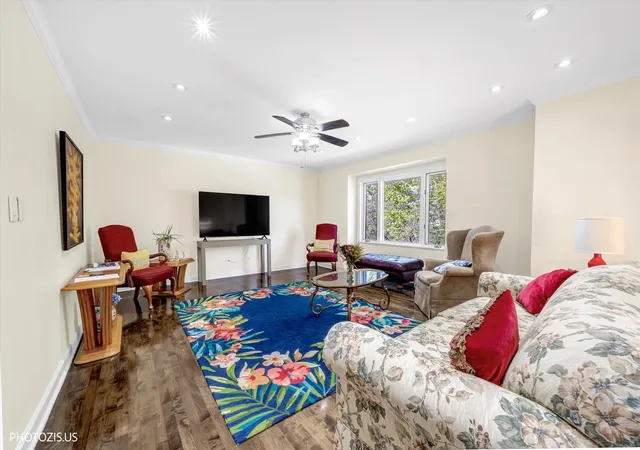 Photo 3 of Single family home for sale at 115 W King George Ct, Palatine, IL 60067 | MLS# 12784895 | Listing updated on 2026-10-21