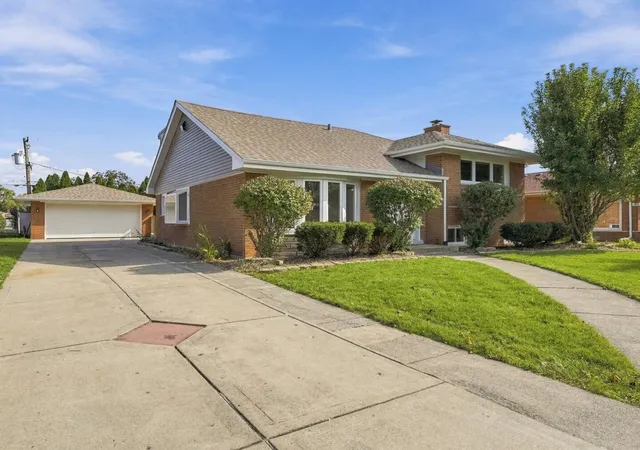 Photo 2 of Single family home for sale at 10029 Kedvale Ave, Oak Lawn, IL 60453 | MLS# 12784902 | Listing updated on 2026-10-22