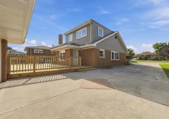Photo 3 of Single family home for sale at 10029 Kedvale Ave, Oak Lawn, IL 60453 | MLS# 12784902 | Listing updated on 2026-10-22