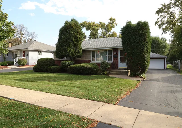 Photo 1 of Single family home for sale at 15 8th Street, Downers Grove, IL 60515 | MLS# 12784908 | Listing updated on 2026-10-24