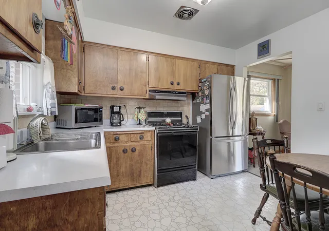 Photo 4 of Single family home for sale at 15 8th Street, Downers Grove, IL 60515 | MLS# 12784908 | Listing updated on 2026-10-24