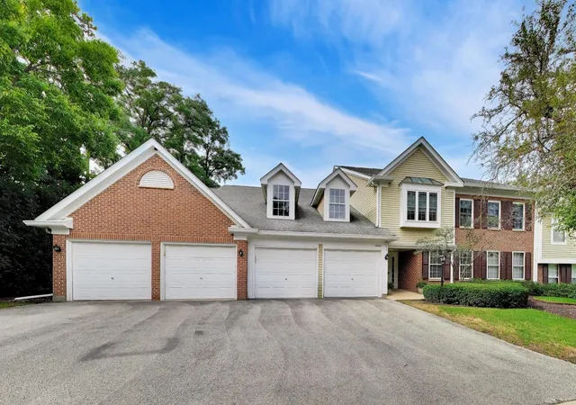 Photo 2 of Townhouse for sale at 1012 Butternut Ln #D, Mount Prospect, IL 60056 | MLS# 12784915 | Listing updated on 2026-10-20
