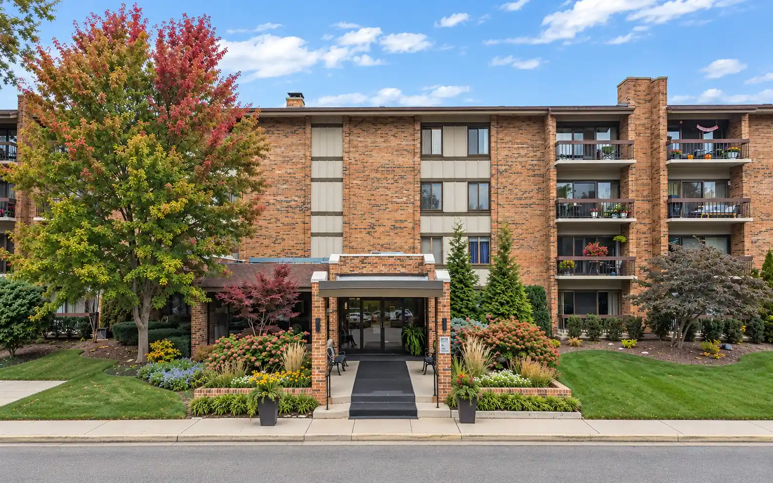 Listing Photo 1 - Condo for sale in 201 Lake Hinsdale Dr located at 201 Lake Hinsdale Dr, Willowbrook, IL 60527 - Unit #111
