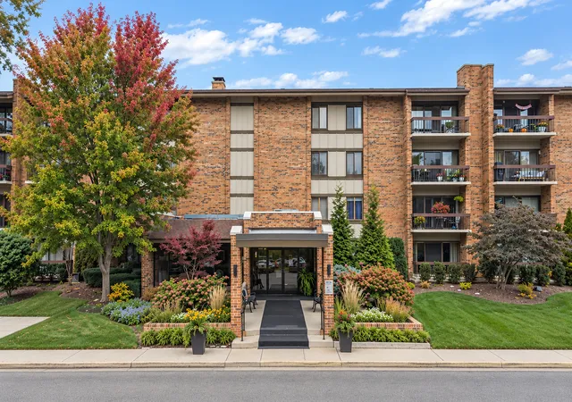 Listing Photo 1 - Condo for sale in building located at 201 Lake Hinsdale Dr, Willowbrook, IL 60527 - Unit #111