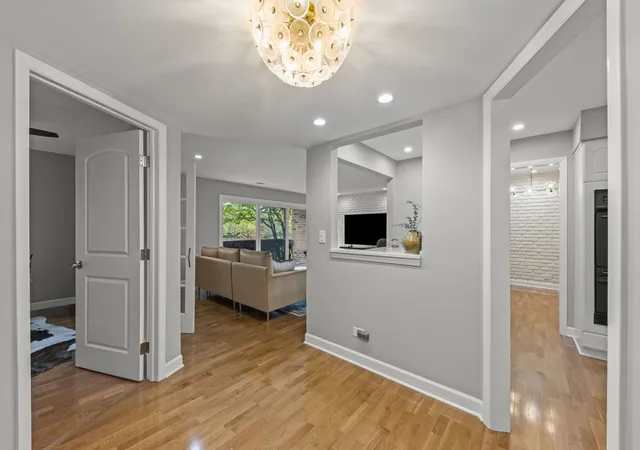 Listing Photo 4 - Condo for sale in building located at 201 Lake Hinsdale Dr, Willowbrook, IL 60527 - Unit #111