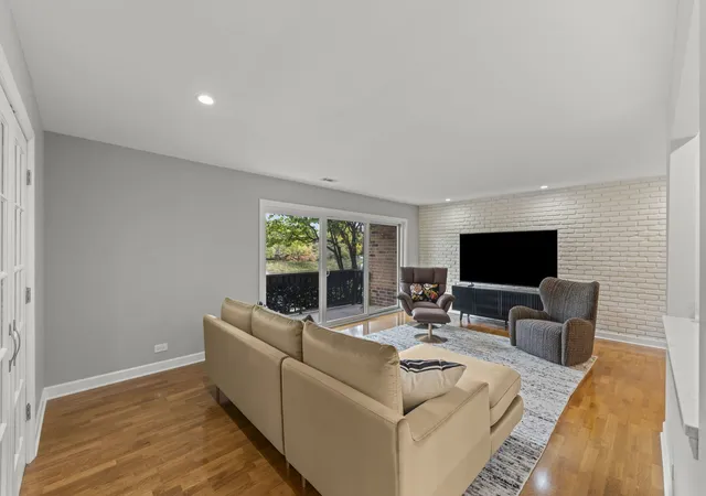 Listing Photo 5 - Condo for sale in building located at 201 Lake Hinsdale Dr, Willowbrook, IL 60527 - Unit #111