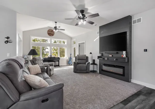 Listing Photo 5 - Condo for sale in building located at 2 Briden Ln, Sycamore, IL 60178 - Unit #2