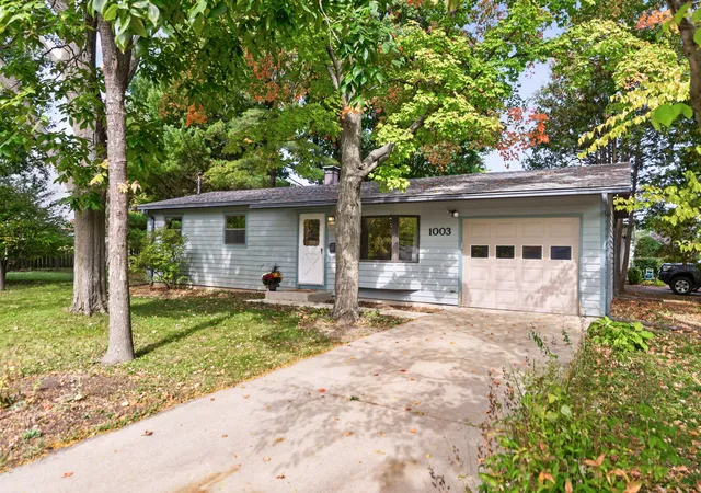 Photo 2 of Single family home for sale at 1003 Susan Ct, De Kalb, IL 60115 | MLS# 12784957 | Listing updated on 2026-10-22