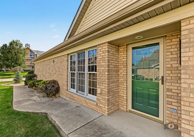 Photo 4 of Townhouse for sale at 7778 Bristol Park Dr, Tinley Park, IL 60477 | MLS# 12784958 | Listing updated on 2026-10-22