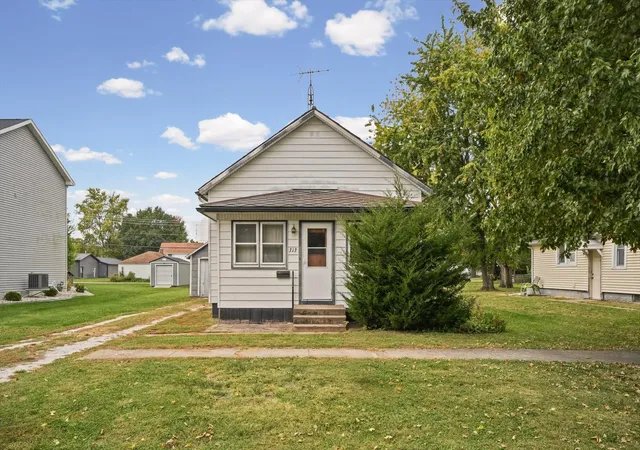 Photo 1 of Single family home for sale at 313 S Guthrie St, Gibson City, IL 60936 | MLS# 12784964 | Listing updated on 2026-10-20