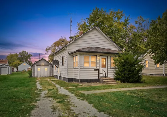 Photo 3 of Single family home for sale at 313 S Guthrie St, Gibson City, IL 60936 | MLS# 12784964 | Listing updated on 2026-10-20