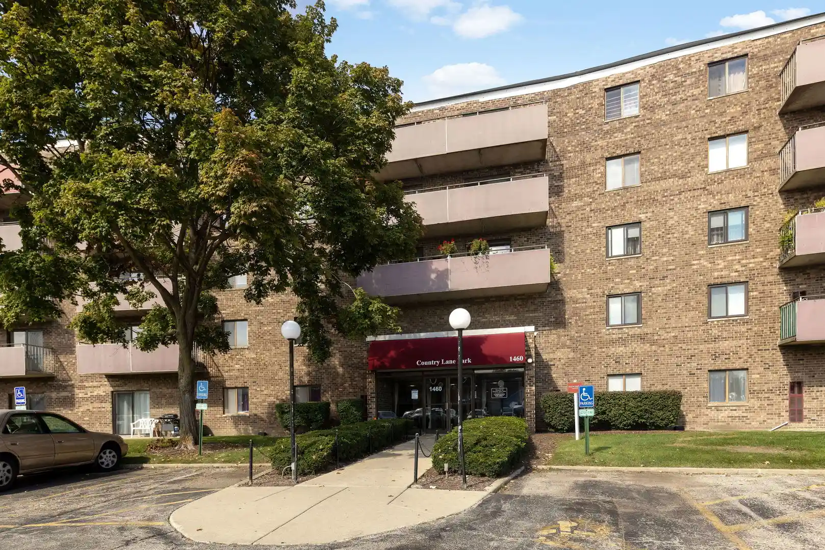 Listing Photo 1 - Condo for sale in 1460 Fairlane Dr located at 1460 Fairlane Dr, Schaumburg, IL 60193 - Unit #515