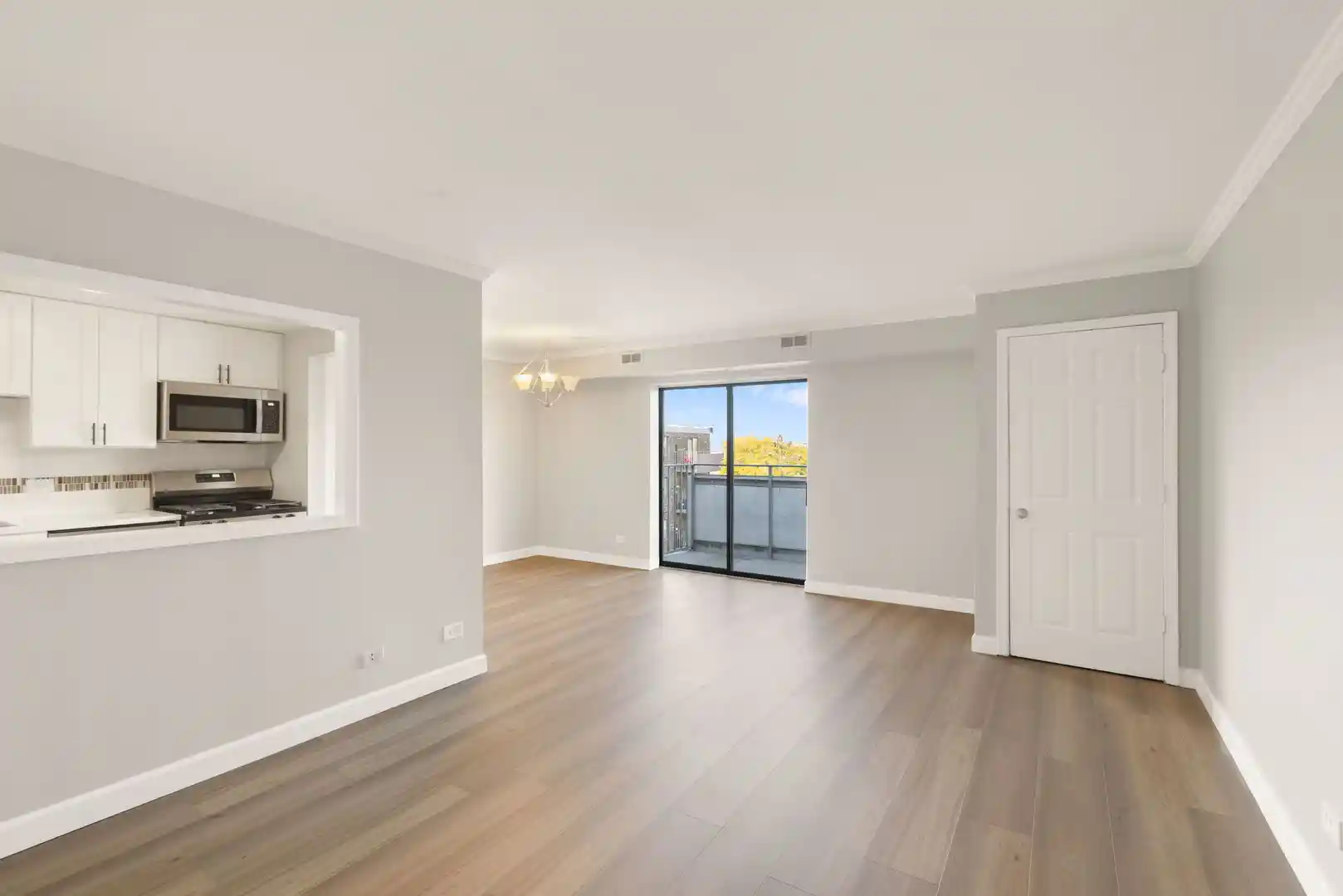 Listing Photo 2 - Condo for sale in 1460 Fairlane Dr located at 1460 Fairlane Dr, Schaumburg, IL 60193 - Unit #515