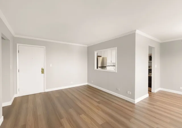 Listing Photo 3 - Condo for sale in building located at 1460 Fairlane Dr, Schaumburg, IL 60193 - Unit #515