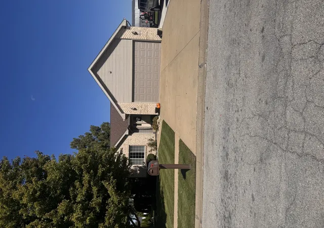 Photo 1 of Sale Pending at 307 E Butler Ave, Grant Park, IL 60940 | MLS# 12784992 | Listing updated on 2026-10-20