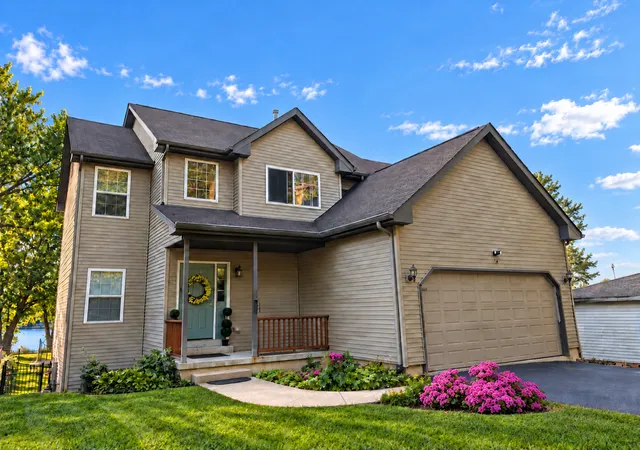 Single family home for sale at 732 Robertson Rd, South Elgin, IL 60177 | MLS# 12785002