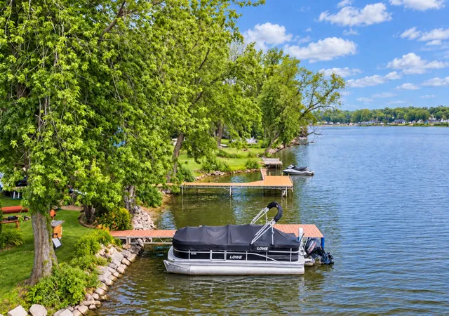 Photo 3 of Single family home for sale at 732 Robertson Rd, South Elgin, IL 60177 | MLS# 12785002 | Listing updated on 2026-10-21