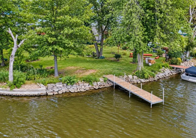 Photo 4 of Single family home for sale at 732 Robertson Rd, South Elgin, IL 60177 | MLS# 12785002 | Listing updated on 2026-10-21