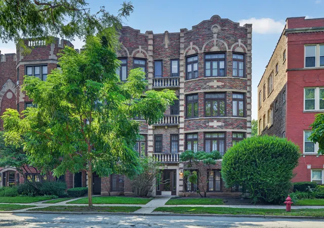 Listing Photo 1 - Condo for sale in building located at 426 S Austin Blvd, Oak Park, IL 60304 - Unit #3S