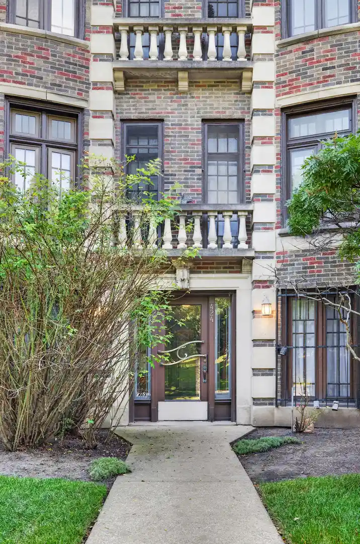Listing Photo 2 - Condo for sale in 426 S Austin Blvd located at 426 S Austin Blvd, Oak Park, IL 60304 - Unit #3S