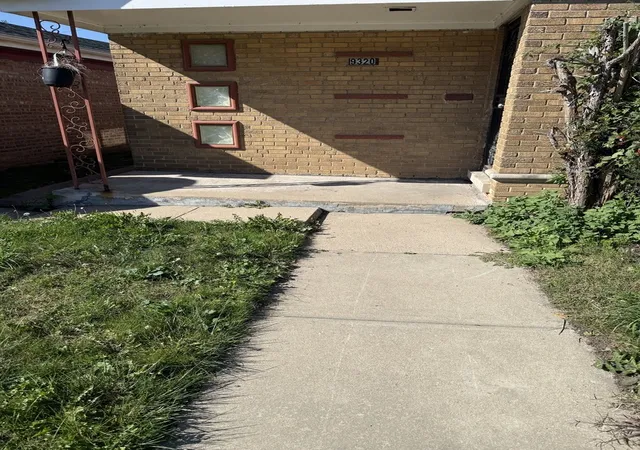 Photo 2 of Single family home for sale at 9320 S Ridgeland Ave, Chicago, IL 60617 | MLS# 12785013 | Listing updated on 2026-10-21