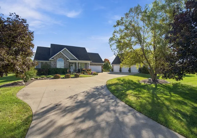 Photo 1 of Single family home for sale at 750 S Columbia Ave, Oglesby, IL 61348 | MLS# 12785016 | Listing updated on 2026-10-20