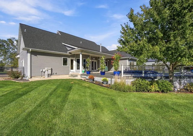 Photo 3 of Single family home for sale at 750 S Columbia Ave, Oglesby, IL 61348 | MLS# 12785016 | Listing updated on 2026-10-20