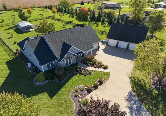 Photo 4 of Single family home for sale at 750 S Columbia Ave, Oglesby, IL 61348 | MLS# 12785016 | Listing updated on 2026-10-20