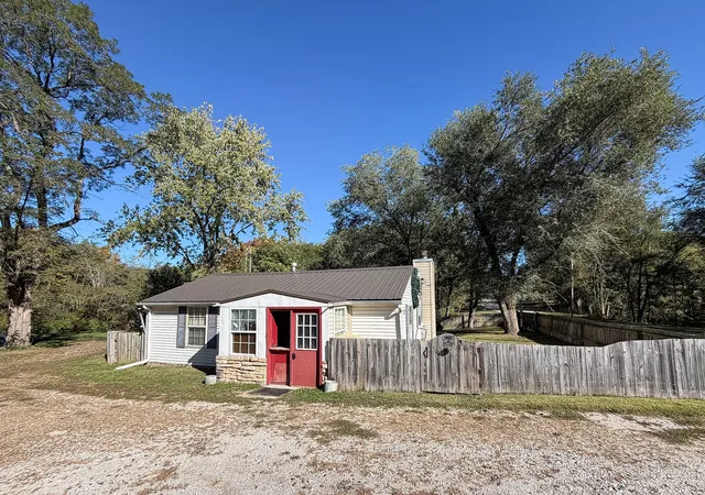 Photo 1 of Single family home for sale at 225 E North 6th St, Shelbyville, IL 62565 | MLS# 12785037 | Listing updated on 2026-10-23