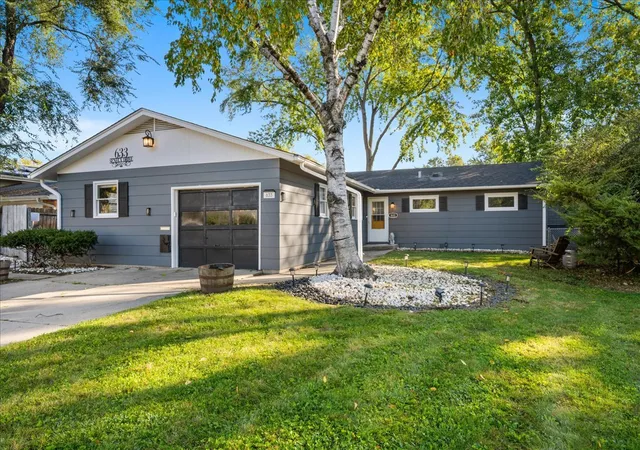 Single family home for sale at 633 Seneca Dr, Aurora, IL 60506 | MLS# 12785038