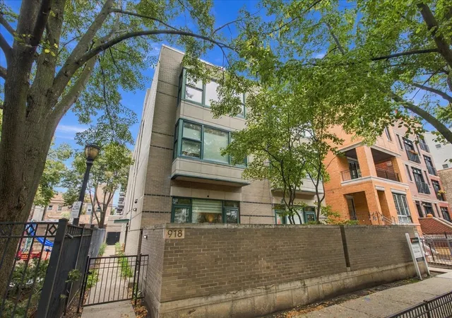 Condo for sale at 918 W Fletcher St #C, Chicago, IL 60657 | MLS# 12785047